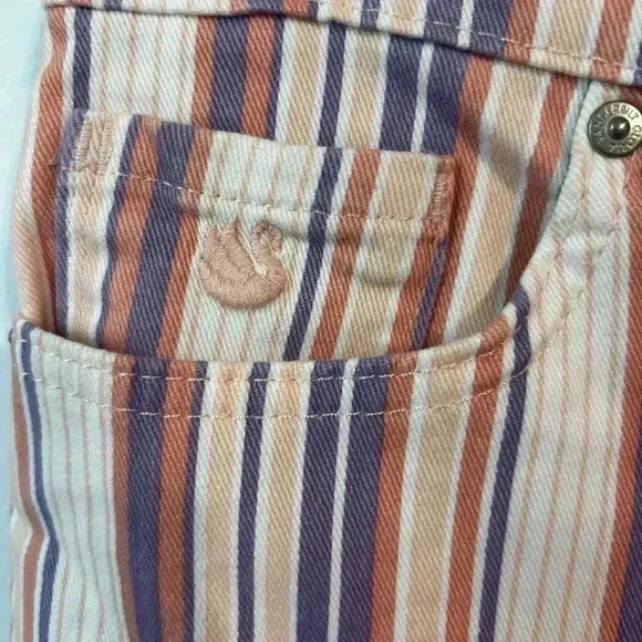 Size 10 gloria Vanderbilt capris. New. Pink, purple and coral stripes. Summer. - Picture 9 of 9